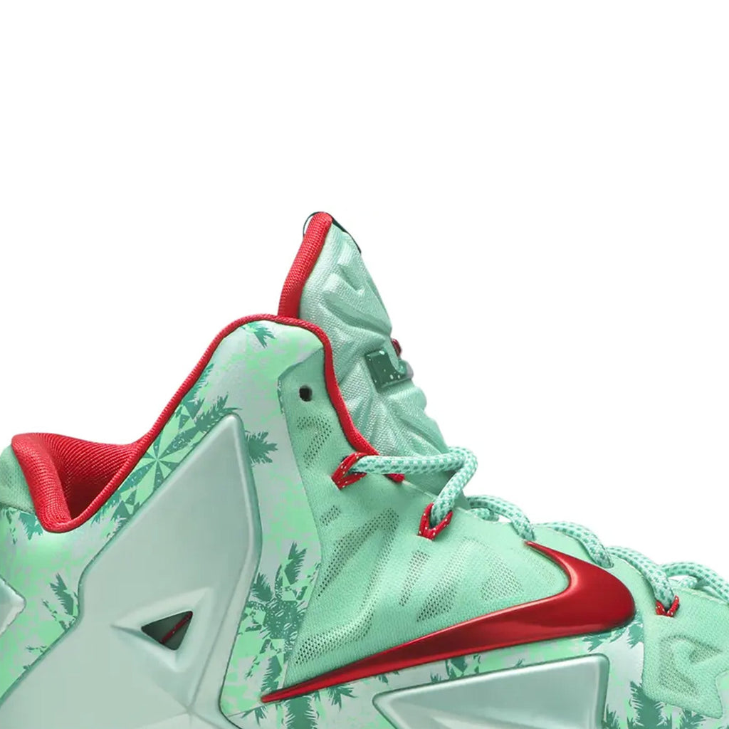 LeBron 11 'Christmas' (2013)